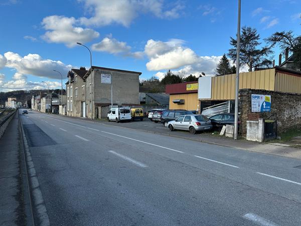 Fonds De Commerce
        
        - 620 m²