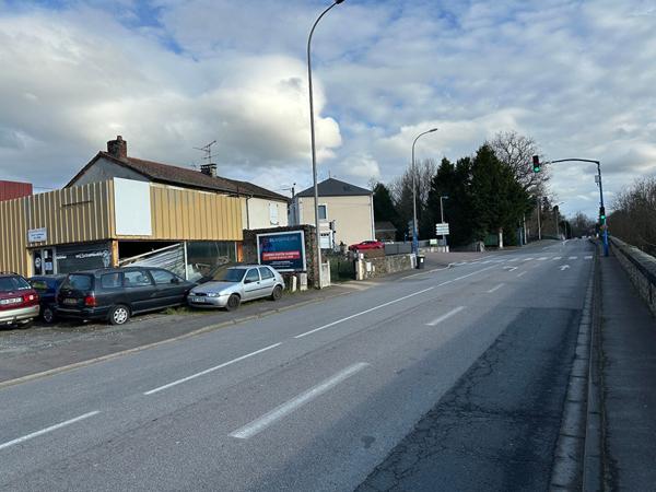 Fonds De Commerce
        
        - 620 m²