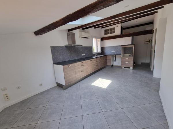 Appartement T2, entièrement refait à neuf.
