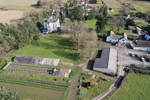 Espiute (64390) Domaine avec Château et dépendances