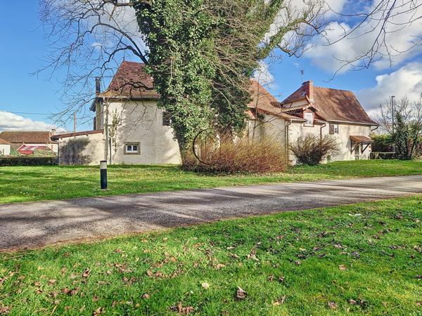 Espiute (64390) Domaine avec Château et dépendances
