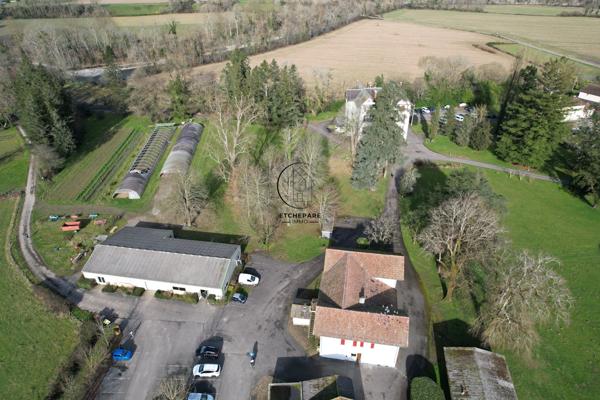 Espiute (64390) Domaine avec Château et dépendances