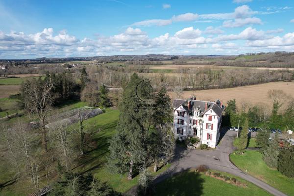 Espiute (64390) Domaine avec Château et dépendances
