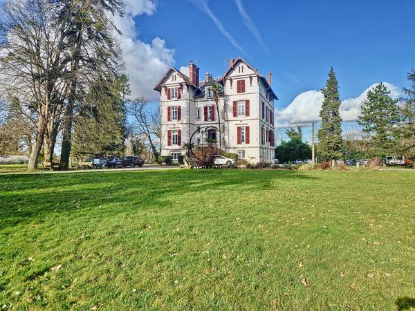 Espiute (64390) Domaine avec Château et dépendances