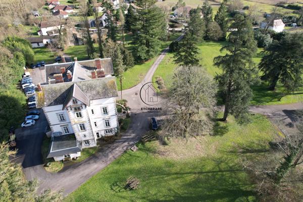 Espiute (64390) Domaine avec Château et dépendances