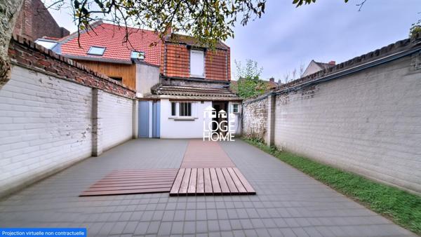 Maison semi individuelle - 2 grandes chambres - jardins - garage double porte - combles - a renover