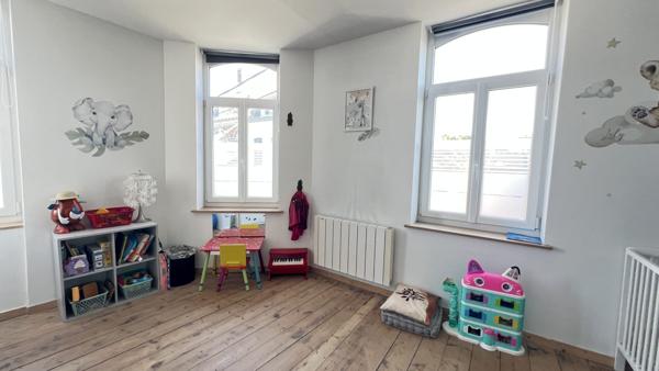 Maison coup de coeur, idéalement située, au calme, au pied du tram et des commerces