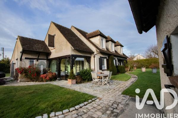 Maison à vendre 9 pièces 220 m² Le Perray-en-Yvelines