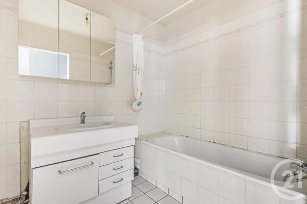 Appartement F3 à vendre  3 pièces - 82 m 2   PARIS  - 75019