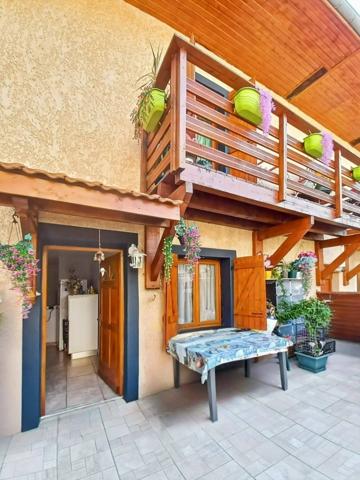 Maison mitoyenne rénovée avec combles aménageables – Quartier de la Liberté, Aix-les-Bains