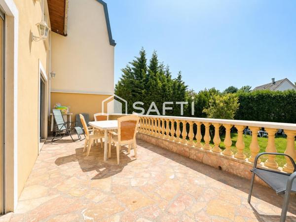 Grande maison familiale avec sous-sol aménagé