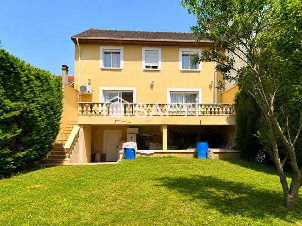 Grande maison familiale avec sous-sol aménagé