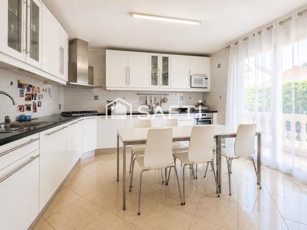 Grande maison familiale avec sous-sol aménagé