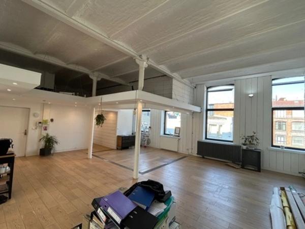 Nouveauté, superbe appartement de type loft d'une surface de 161 m2 carrez, totalement rénové au coeur de Lille