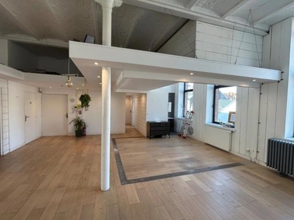 Nouveauté, superbe appartement de type loft d'une surface de 161 m2 carrez, totalement rénové au coeur de Lille
