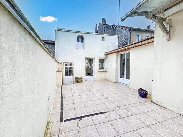 Maison à LA ROMAGNE, 49740 - 5 pièces 130m²