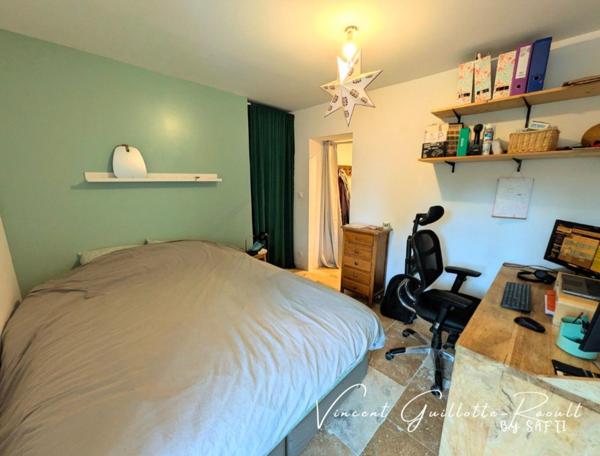 Maison 121m²- 300m² de dépendances-20000m² terrain