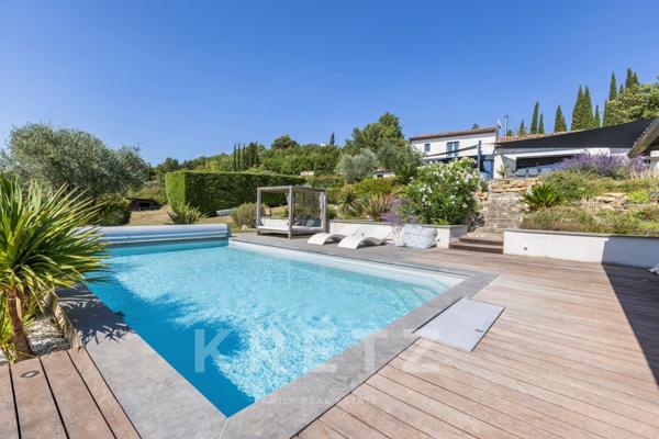 Pierrevert vue panoramique sur le Luberon et le Golf