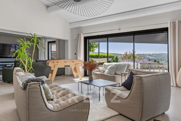 Pierrevert vue panoramique sur le Luberon et le Golf