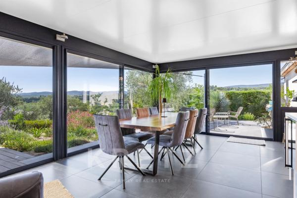 Pierrevert vue panoramique sur le Luberon et le Golf