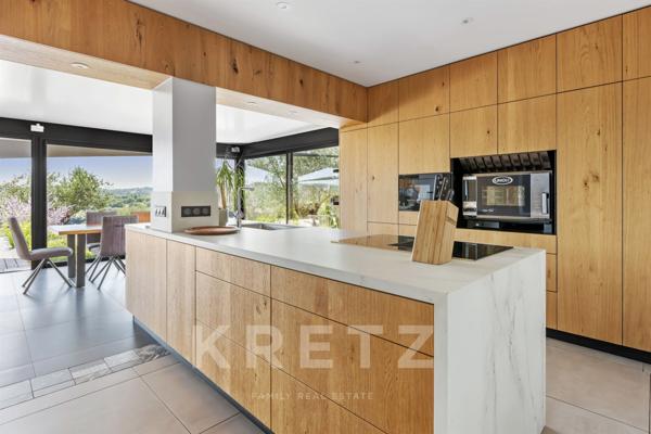 Pierrevert vue panoramique sur le Luberon et le Golf