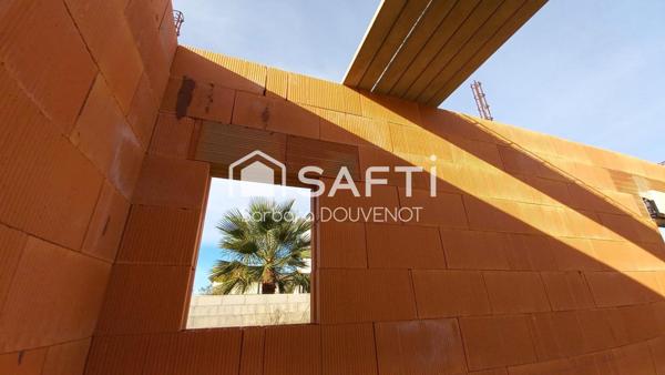 Villa contemporaine de 111 m² sur 504 m² de terrain - 3 chambres, garage, jardin, piscine.