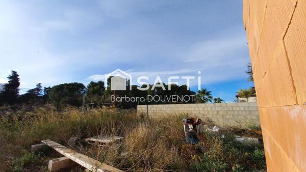 Villa contemporaine de 111 m² sur 504 m² de terrain - 3 chambres, garage, jardin, piscine.