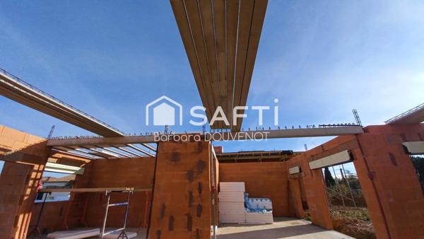 Villa contemporaine de 111 m² sur 504 m² de terrain - 3 chambres, garage, jardin, piscine.