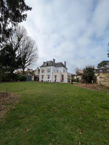 Demeure de maître bourgeoise d'une superficie de 235m²