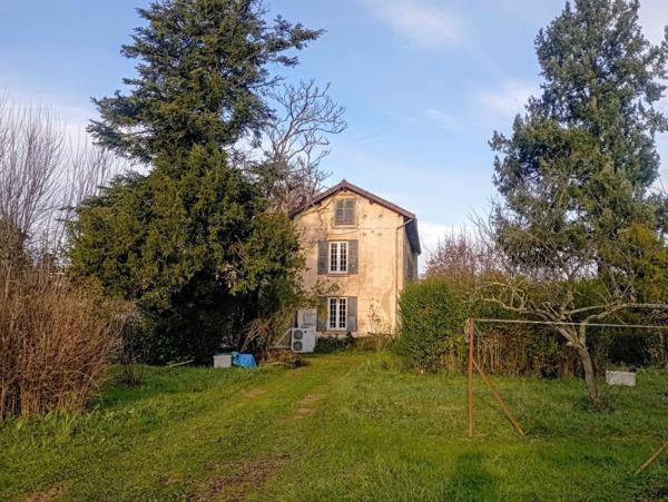 Maison de caractère sur terrain arboré constructible