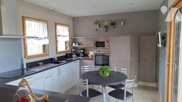 A Vendre, à ST HILAIRE DU MAINE (53380), en Mayenne. Idéalement situé : 3 minutes de la 4 voies...