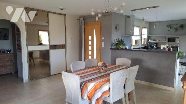 A Vendre, à ST HILAIRE DU MAINE (53380), en Mayenne. Idéalement situé : 3 minutes de la 4 voies...