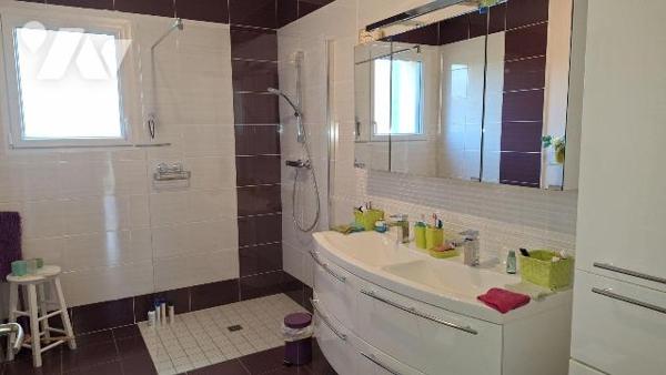 A Vendre, à ST HILAIRE DU MAINE (53380), en Mayenne. Idéalement situé : 3 minutes de la 4 voies...