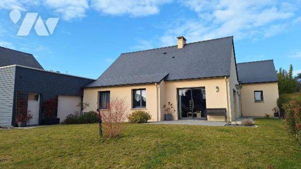 A Vendre, à ST HILAIRE DU MAINE (53380), en Mayenne. Idéalement situé : 3 minutes de la 4 voies...