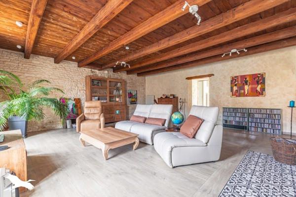 Maison à vendre 424 900 € Thairé 6 p 146 m² DPE D