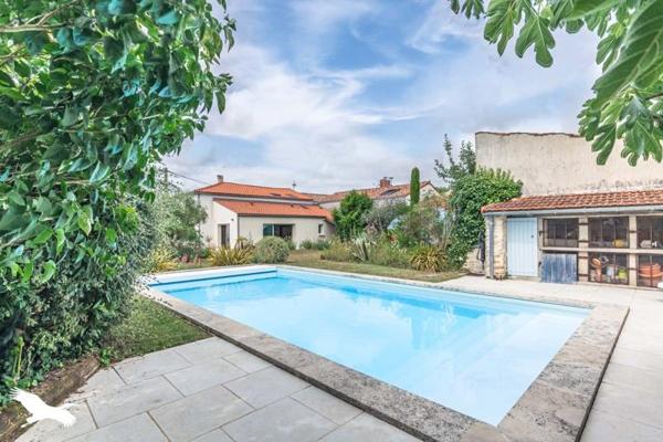 Maison à vendre 424 900 € Thairé 6 p 146 m² DPE D