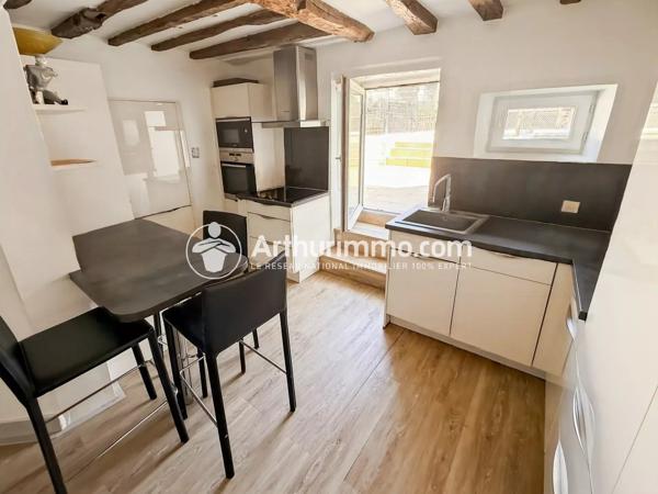 Vente                                                      Maison
                        
                     6 pièces                      104 m2                     à Étiolles