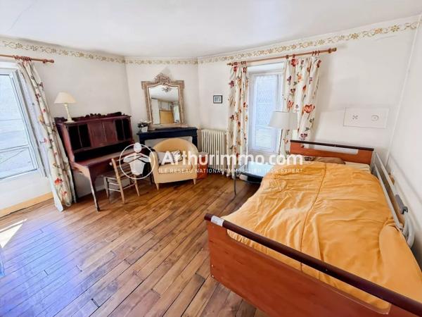 Vente                                                      Maison
                        
                     6 pièces                      104 m2                     à Étiolles