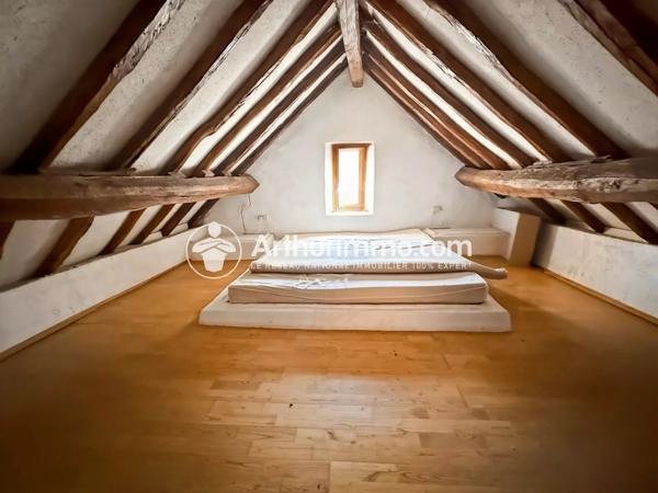 Vente                                                      Maison
                        
                     6 pièces                      104 m2                     à Étiolles