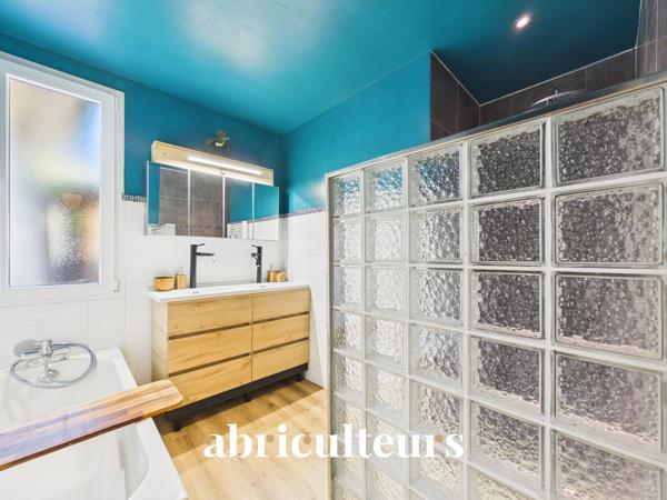 Maison de plain-pied avec piscine dans un environnement calme et verdoyant à Saint Vincent de Tyrosse