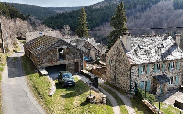 Maison à vendre    6 pièces •  Le Bleymard