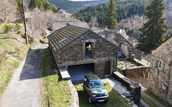 Maison à vendre    6 pièces •  Le Bleymard