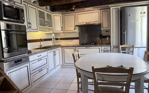 Maison à vendre    6 pièces •  Le Bleymard