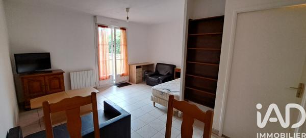 Location studio 29 m² Cergy