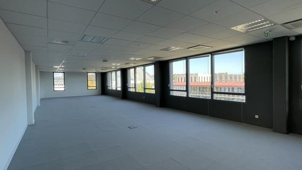 Bureaux à louer à Bordeaux avec vue sur les Bassins à Flot