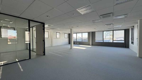 Bureaux à louer à Bordeaux avec vue sur les Bassins à Flot