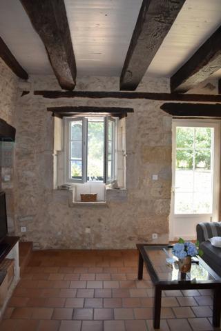 PROPRIETE DE CHARME ACCES DIRECT RIVIERE PROCHE DE PERIGUEUX