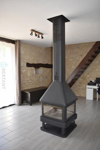 PROPRIETE DE CHARME ACCES DIRECT RIVIERE PROCHE DE PERIGUEUX