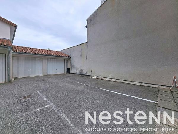 SAINT LAURENT DE MURE Centre Mairie - TYPE 6 duplex récent de 120 m²  comprenant 2 extérieurs 2 garages et 2 places privatives