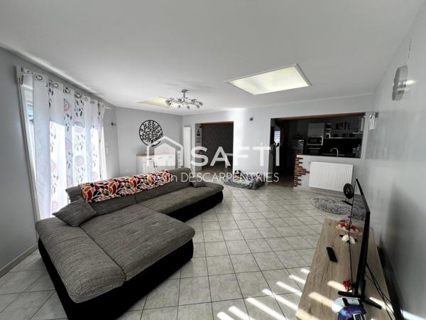 Secteur calme, semi-individuelle de 120 m2, jardin, garage 2 voitures.